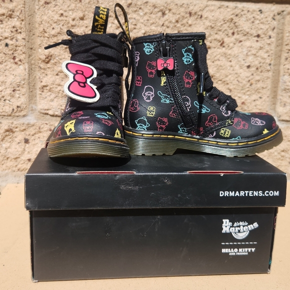 Dr. Martens Hello Kitty Boots Girls TODDLERS - Picture 8 of 8
